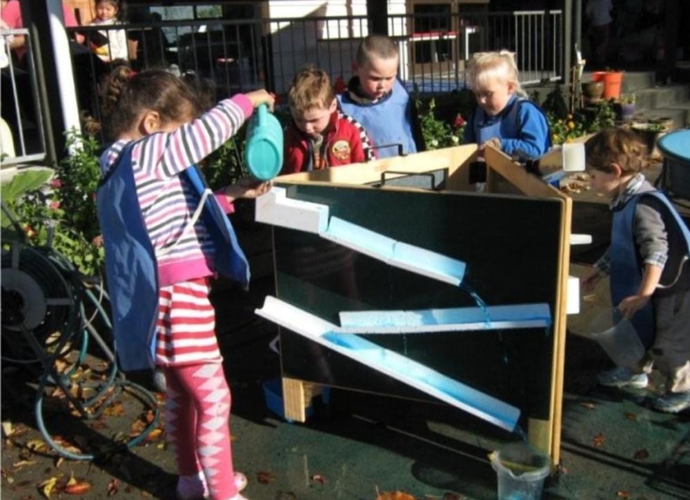 Three Sided Magnetic Play Wall & Magetic Channels (16pcs) - Image 3