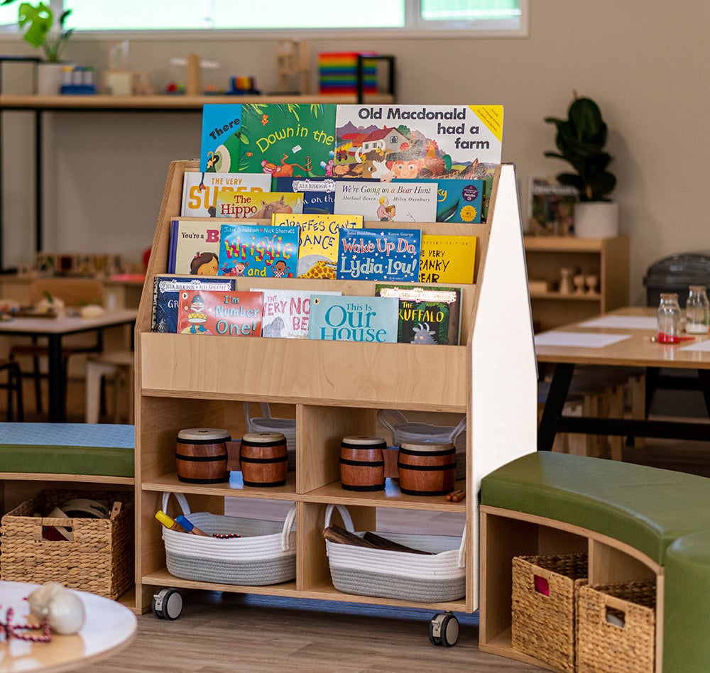Magnetic Whiteboard/Bookstand Scandinavian - Image 3