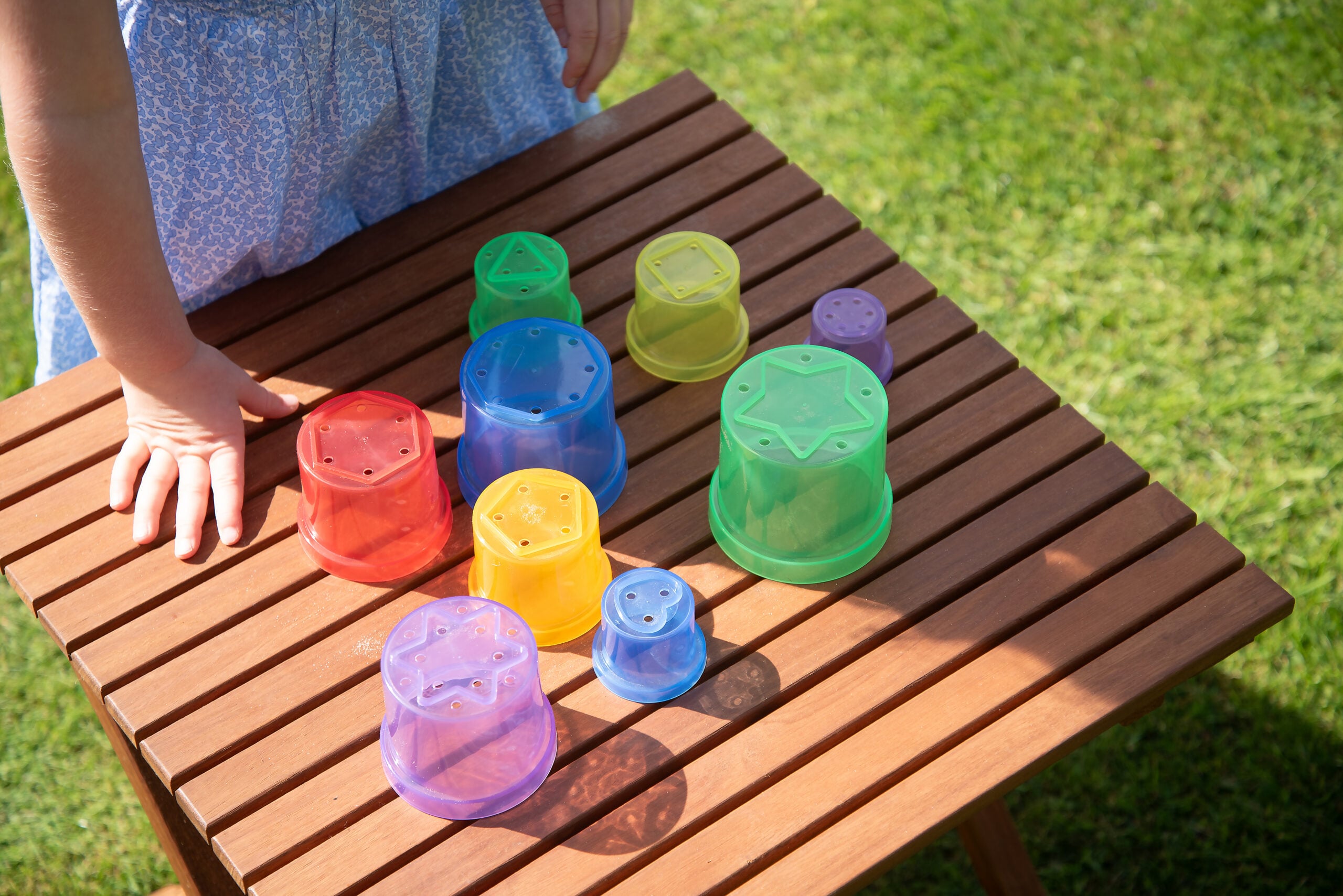 Transparent Colour Stacking Cups (9pcs) - Image 3