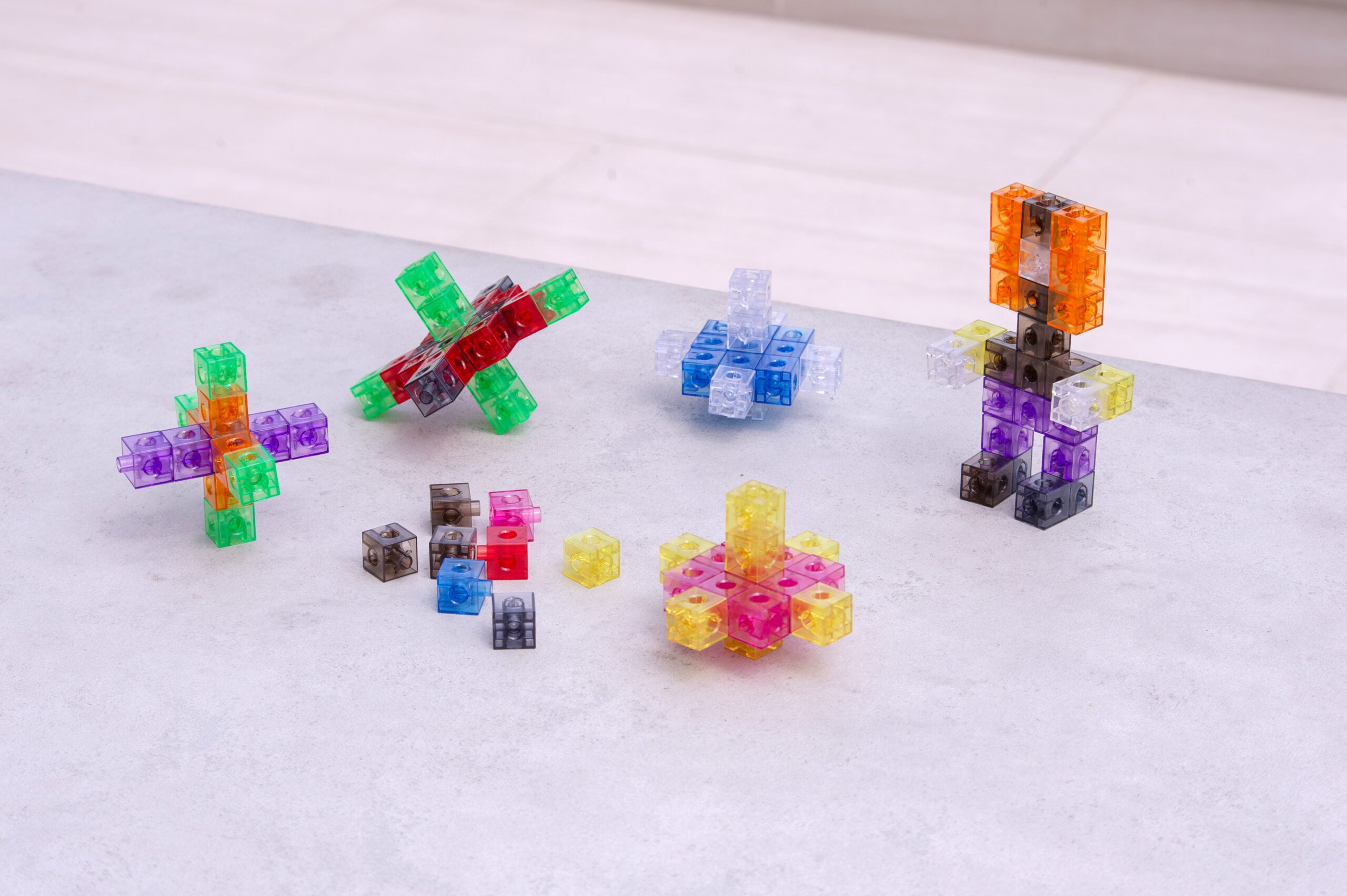 Transparent Colour Linking Cubes (100pcs) - Image 4