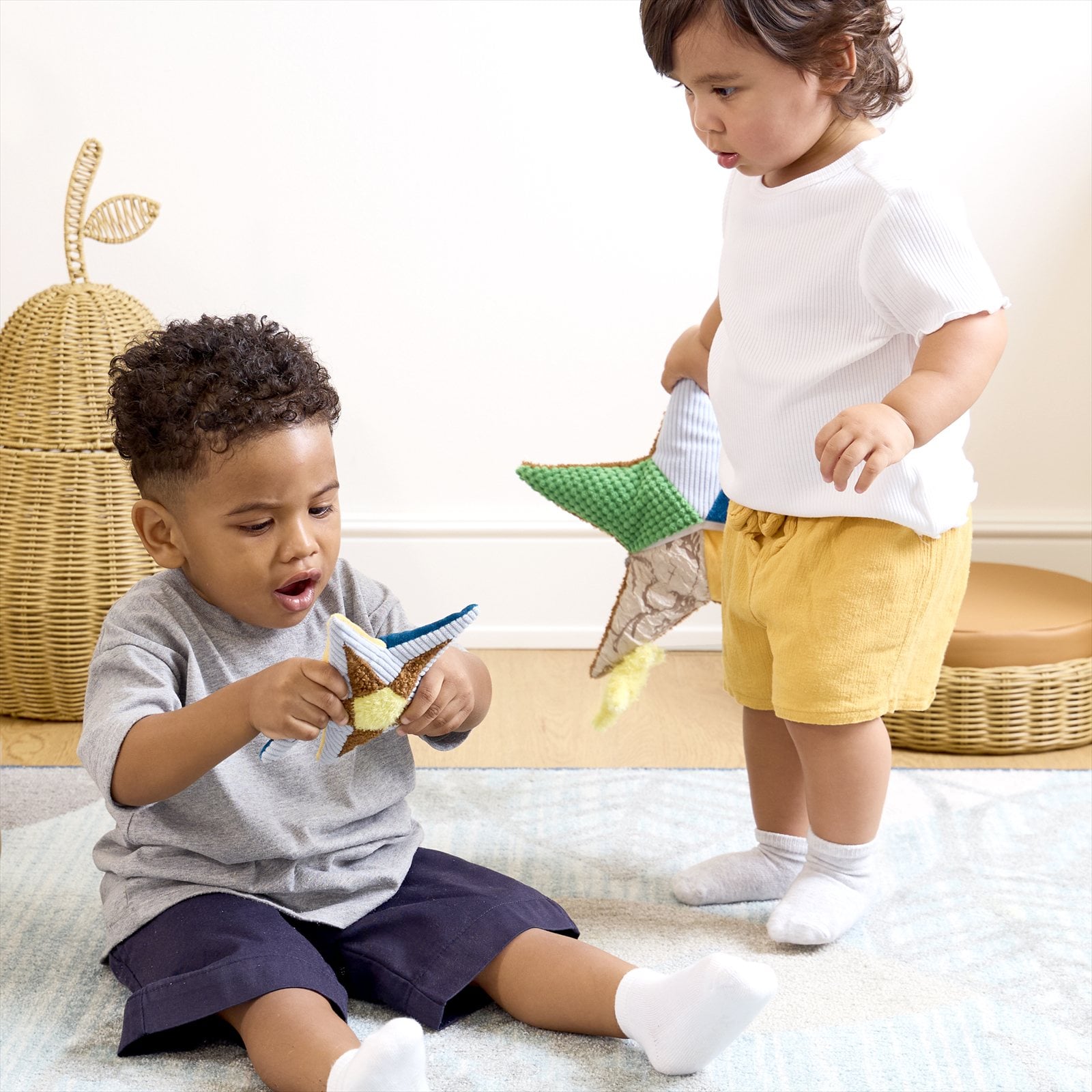 Tiny Tots Soft Crinkle Stars (2pcs)