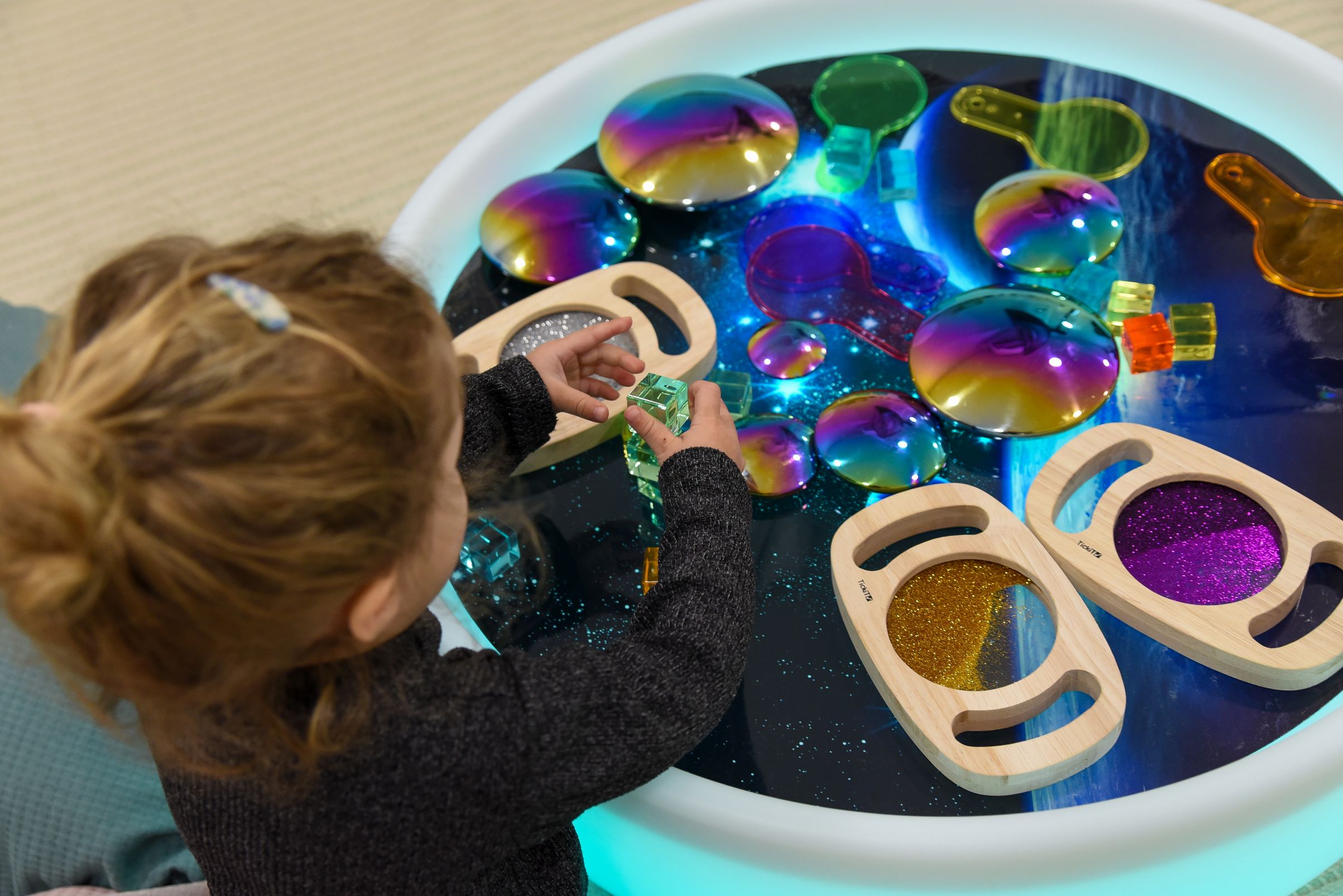 Light Up Low Discovery Table - Image 11